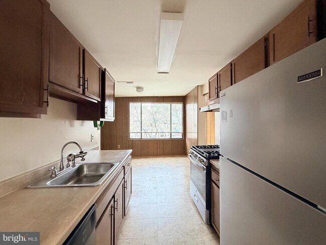 Foto del edificio - 8717 Hayshed Ln