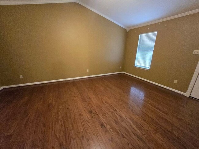 Building Photo - 3313 Henson Pl