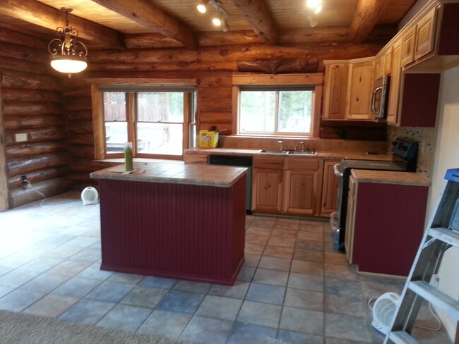 Foto del edificio - Beautiful Log Home with Shop