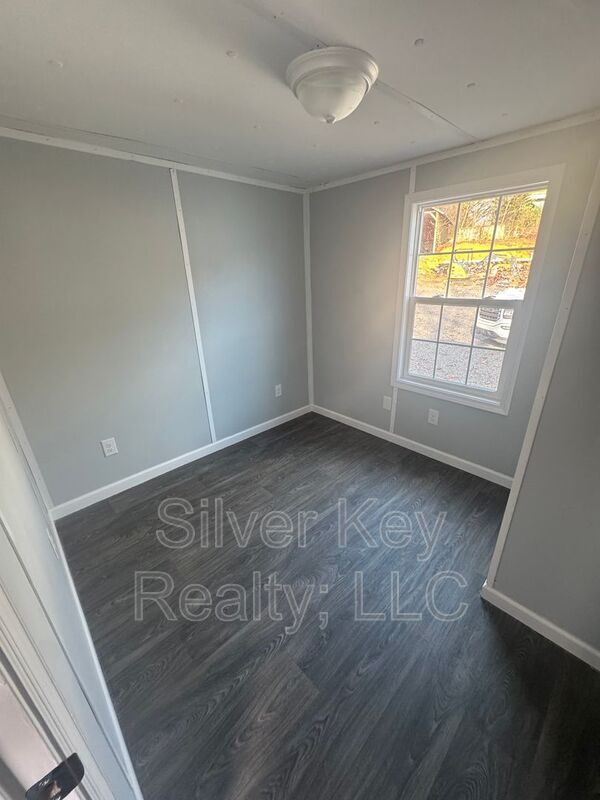 Building Photo - 1004 S Jackson St