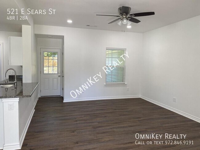 Foto del edificio - 521 E Sears St