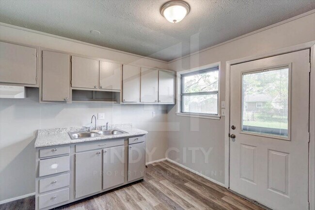 Foto del edificio - 7315 E 53rd St