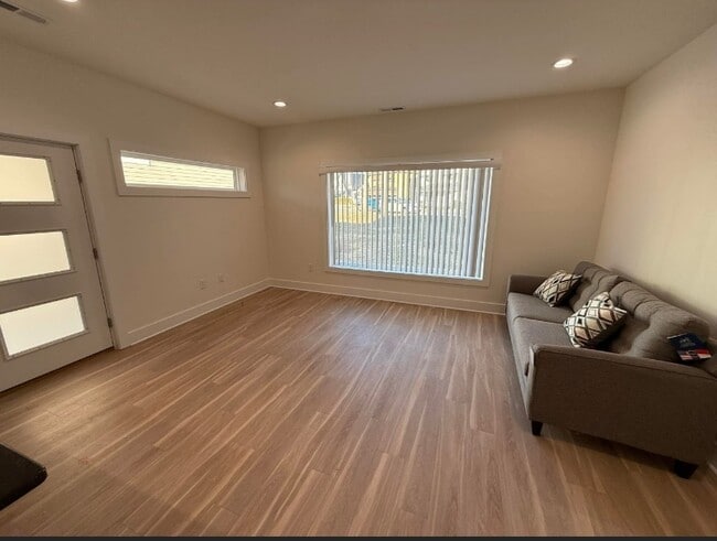 Building Photo - 3203 Memorial Ave