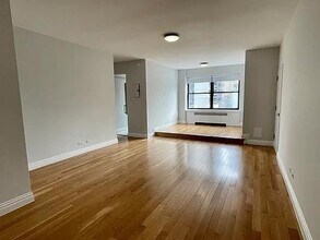 Building Photo - 350 E 62nd St
