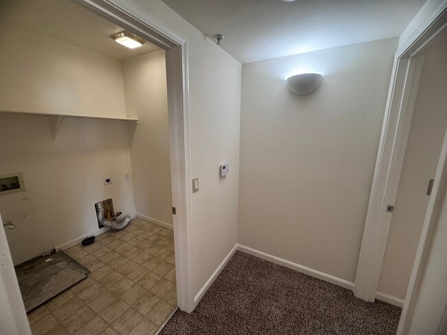 Building Photo - 2 Bedroom 2 Bathroom Condo With A Large Loft