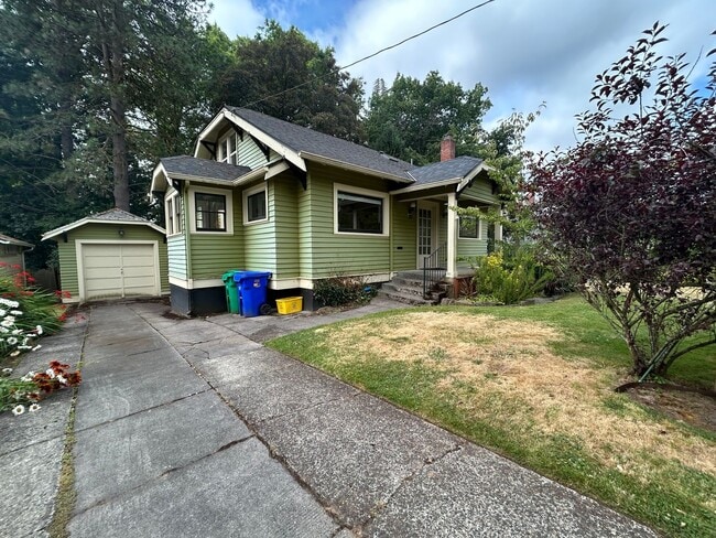 Building Photo - 3 BD SW Portland Home Near Multnomah Village