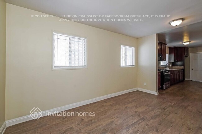 Building Photo - 1522 W 60th St