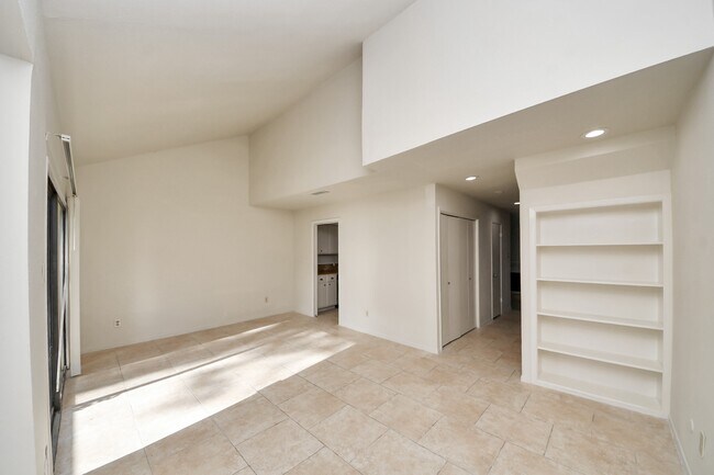 Building Photo - 1059 Country Pl Dr