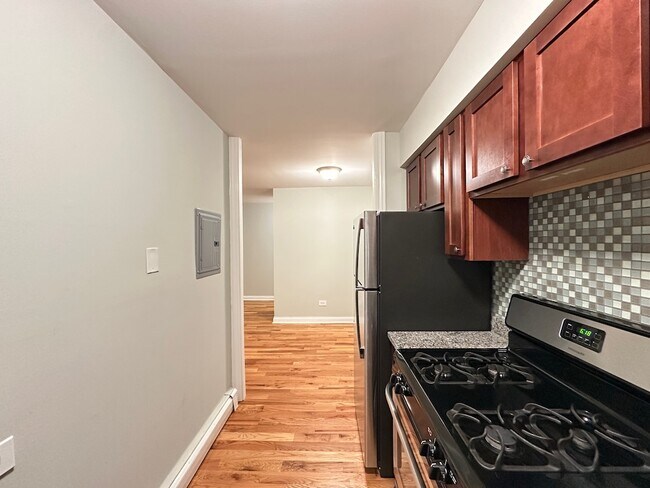 Building Photo - 704 Elm Pl