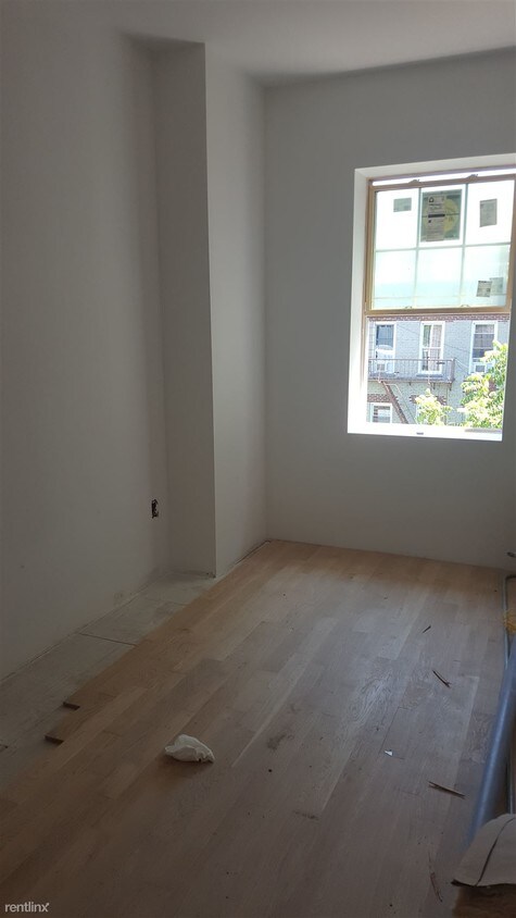 Building Photo - 2817 Steinway St