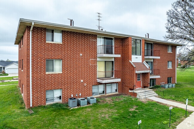 Building Photo - Meadow Village Apartments