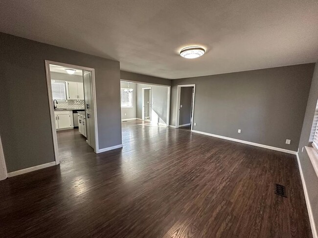 Building Photo - Charming 3-Bedroom 2-Bath Home in Prime Be...