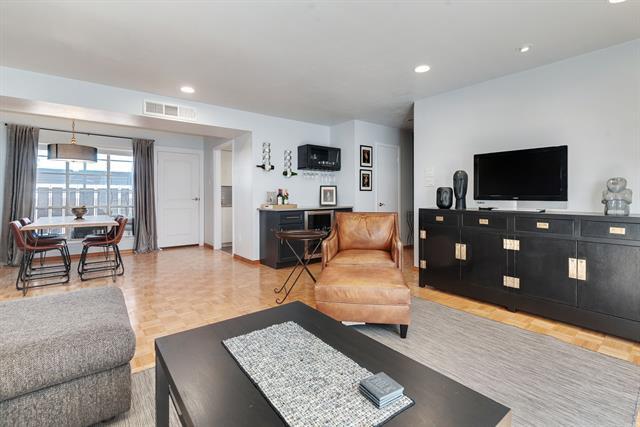 Foto del edificio - 10584 High Hollows Dr