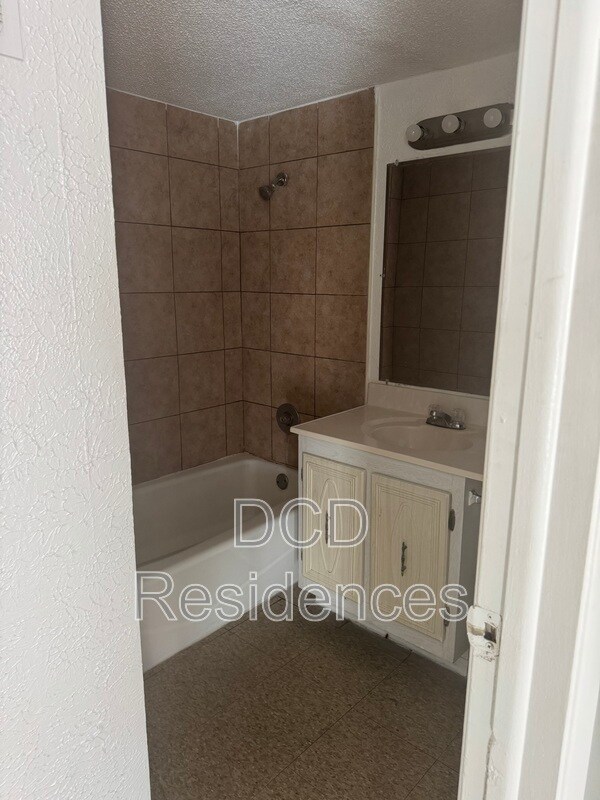 Foto del edificio - 5514 Wood Forest Dr