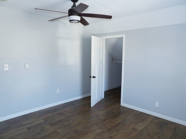 Foto del edificio - 1 Bed + Extra Room Upper Level Unit in East Harriet Duplex