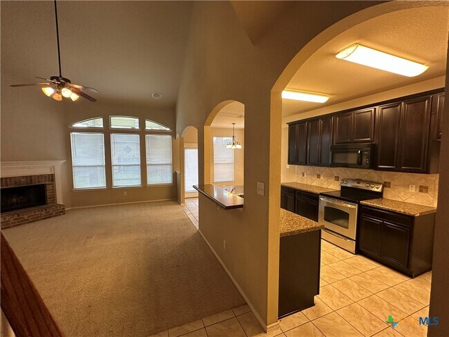 Foto del edificio - 6808 Rosita Oak Dr