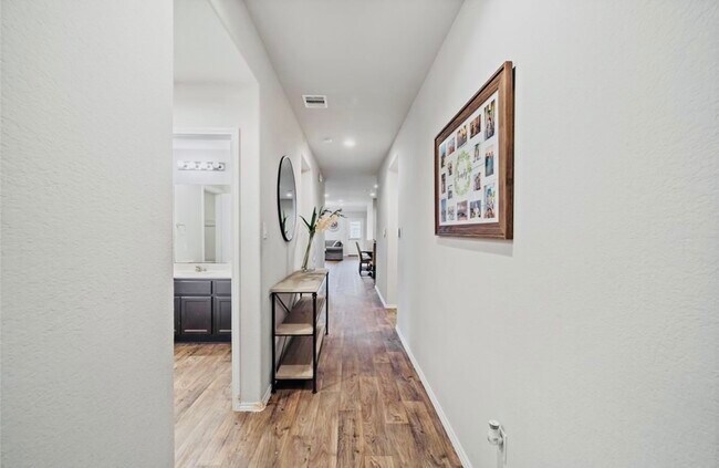 Building Photo - 519 Green Clover Ln