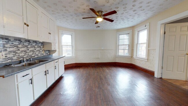 Foto del edificio - 3165 W 31st St
