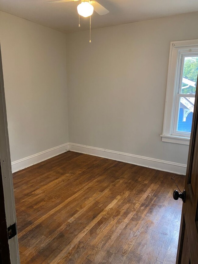 Building Photo - Large Family Home
