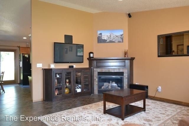 Building Photo - 3 br, 3 bath House - 5812 W 53rd Street