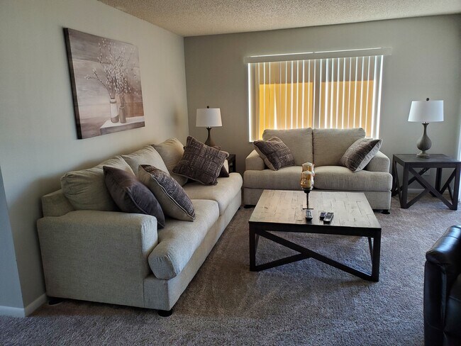 Foto del edificio - 9635 Greenskeeper Dr