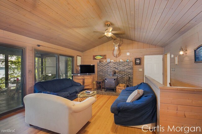 Building Photo - 23149 Lakeview Ln