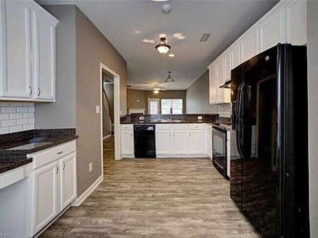 Foto del edificio - Gorgeous 2 Bedroom/2 Bath Townhome