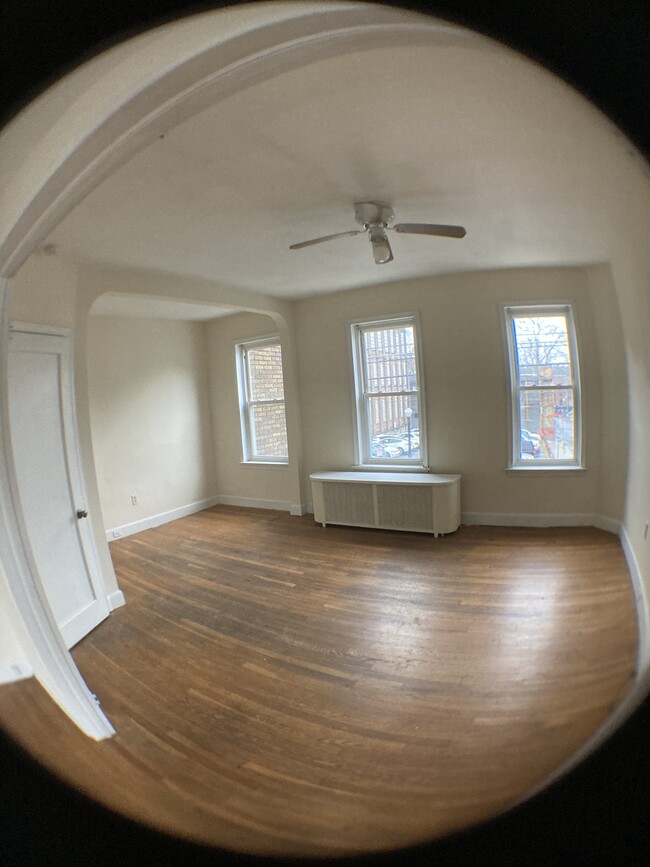 Building Photo - 532 E 4th St