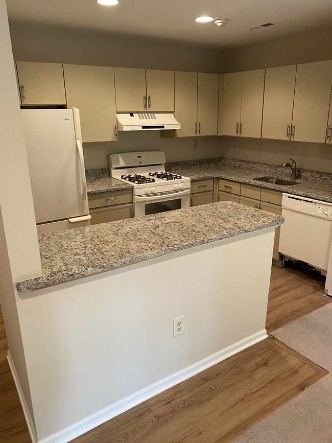 Building Photo - 104 Diamond Dr