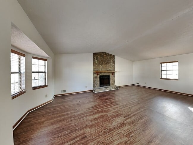 Building Photo - 7319 Exeter Ct