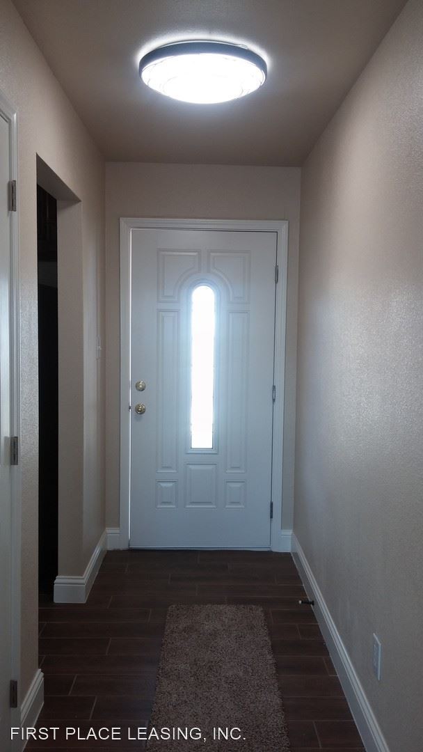 Building Photo - 3 br, 2 bath House - 921 Comer Dr.