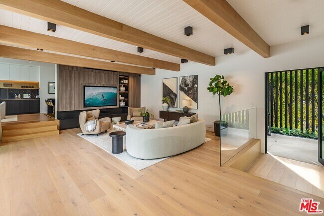 Foto del edificio - 9455 Eden Dr