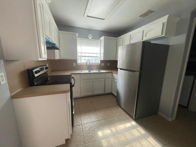 Building Photo - 803 W Emerald Dr
