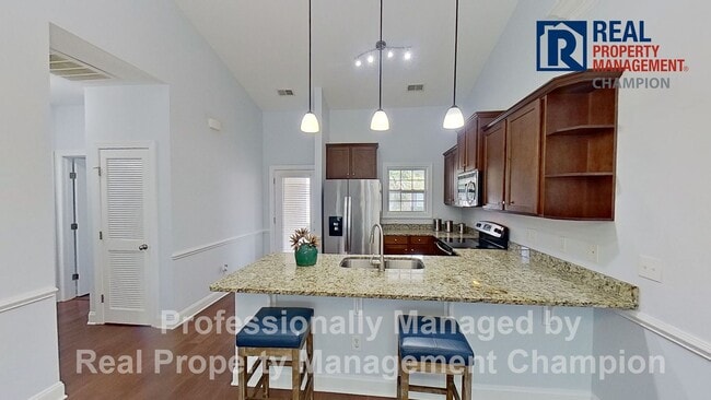 Building Photo - End Unit Townhome on One Level