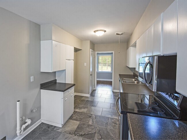 Foto del edificio - Newly updated 3 bed, 2 bath near U of M
