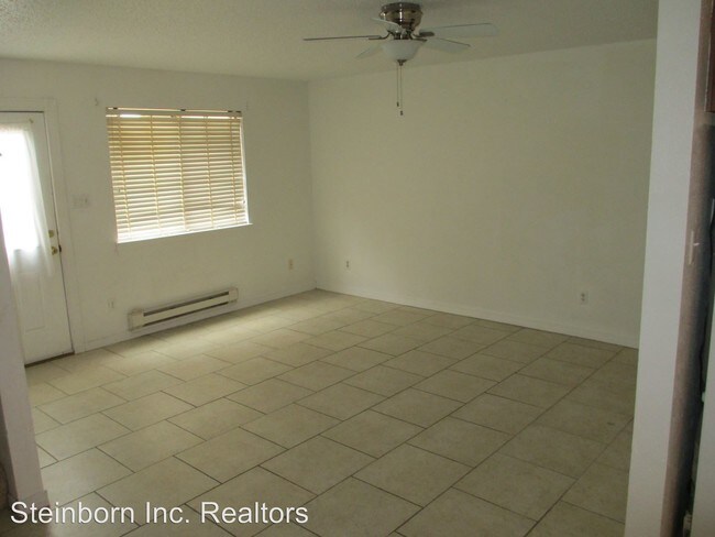 Building Photo - 1286 N Willow St