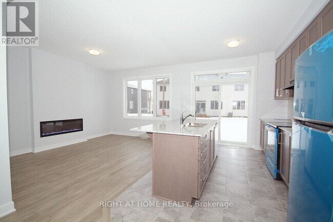 Building Photo - 274 Ormiston Cres