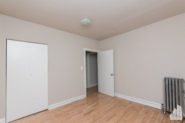 Foto del edificio - 5662 N Ridge Ave