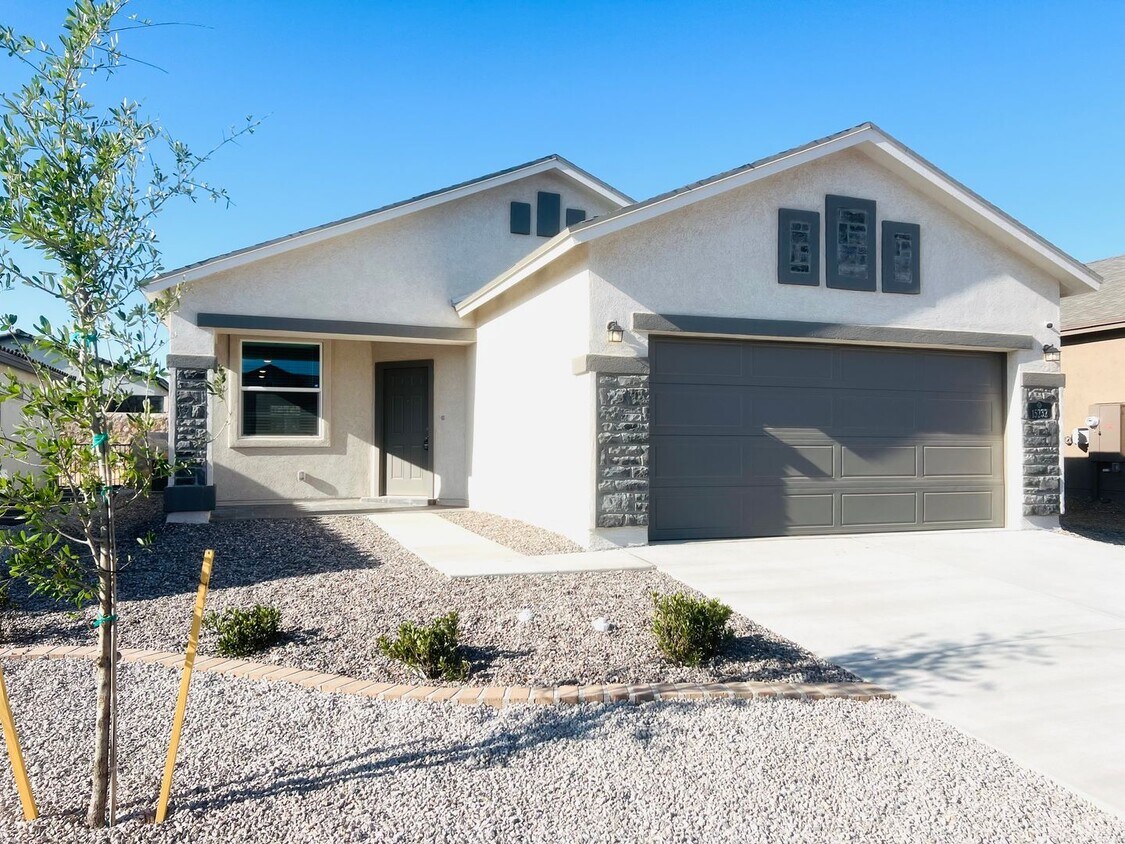 Primary Photo - Charming 3 bedroom, 2 bath home in East El...