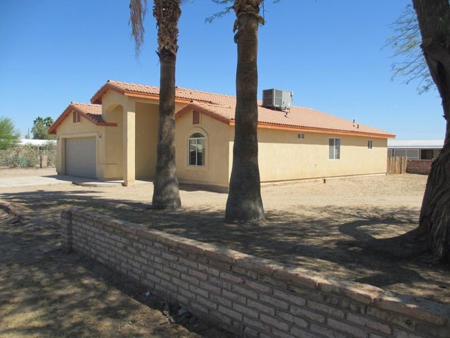 Building Photo - 9410 E Wagon Wheel Dr