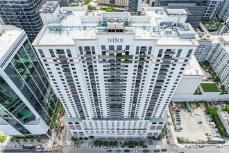 Building Photo - 999 SW 1st Ave