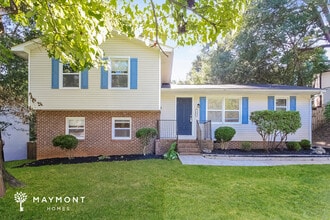 Building Photo - 204 Chuckwood Dr