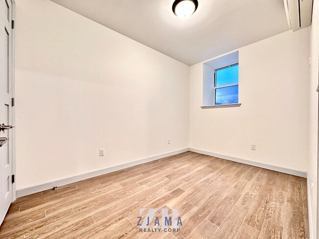 Building Photo - 64 W 107th St