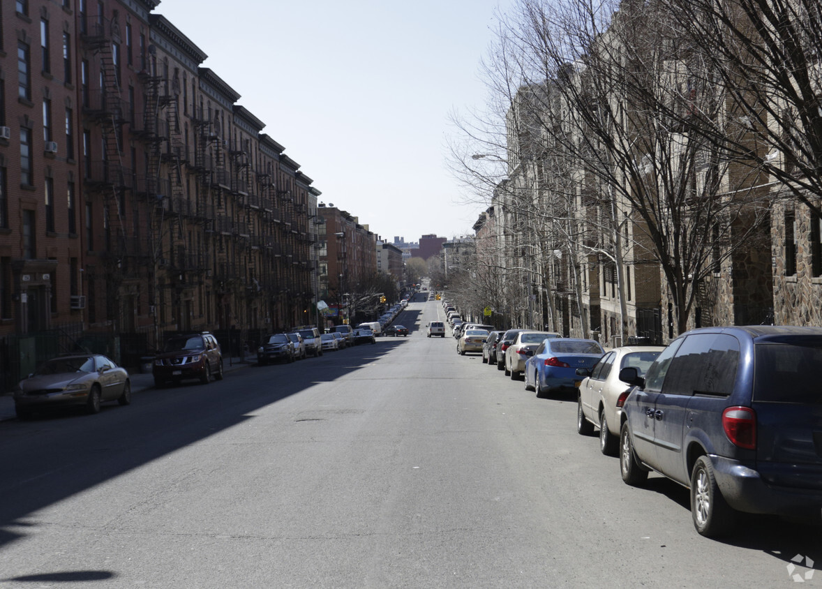 Foto del edificio - 1268 Clay Ave