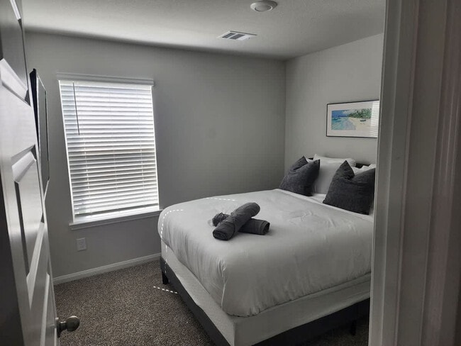 Building Photo - 8110 Alpine Bearberry Dr