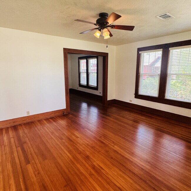 Foto del edificio - Spacious Single-Family Home in the Heart of Port Neches, TX