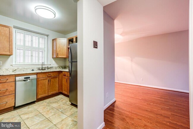 Foto del edificio - 3855 Rodman St NW