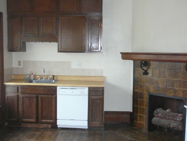 Building Photo - 451 W 8th St