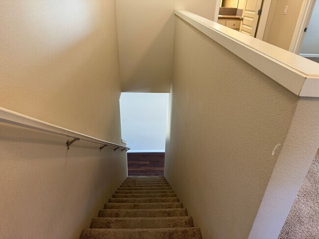 Building Photo - Amazing 3 bedroom home