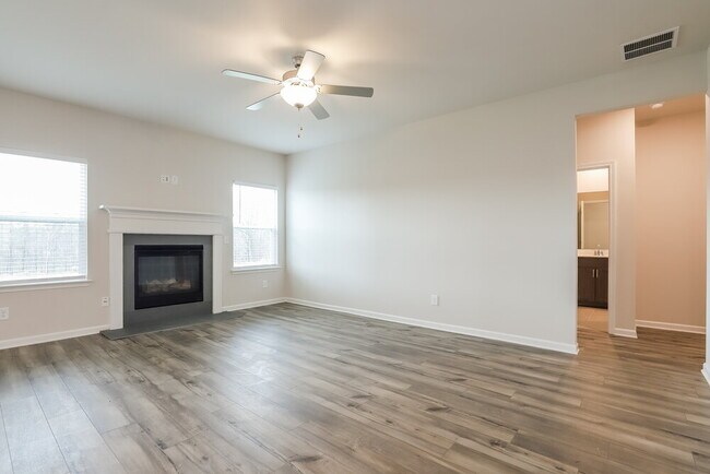 Building Photo - 5910 Green Ash Ct